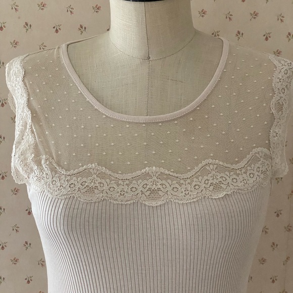 Rosemunde silk and lace stretchy top with a scalloped bottom edge NWT - Picture 3 of 10